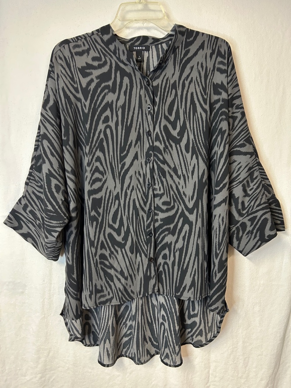torrid Women’s Black Gray Zebra-Print Button Down Blouse Size 1